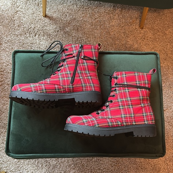 Kohl’s Red Plaid Lace-Up Booties - Picture 4 of 9